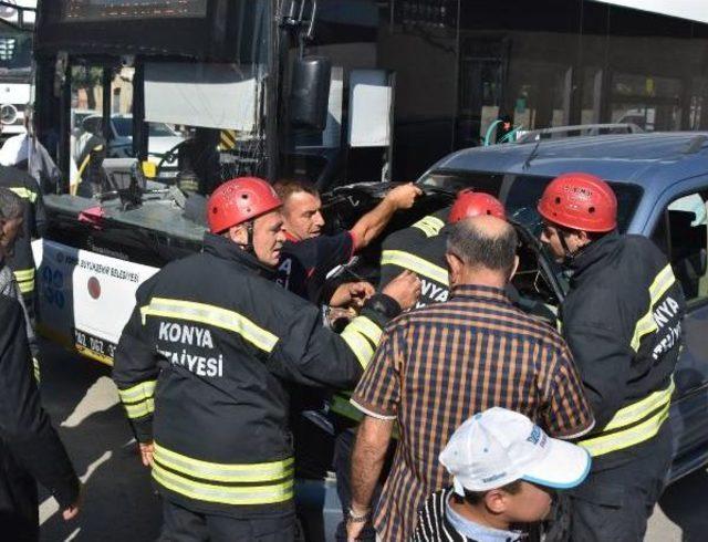 Kazada Yaralanan Yaşlı Kadını Itfaiyeciler Teselli Etti 3