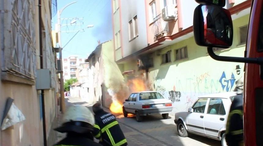 Doğalgaz Yangını Mahalle Sakinlerini Korkuttu