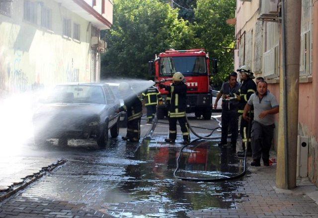 Doğalgaz Yangını Mahalle Sakinlerini Korkuttu