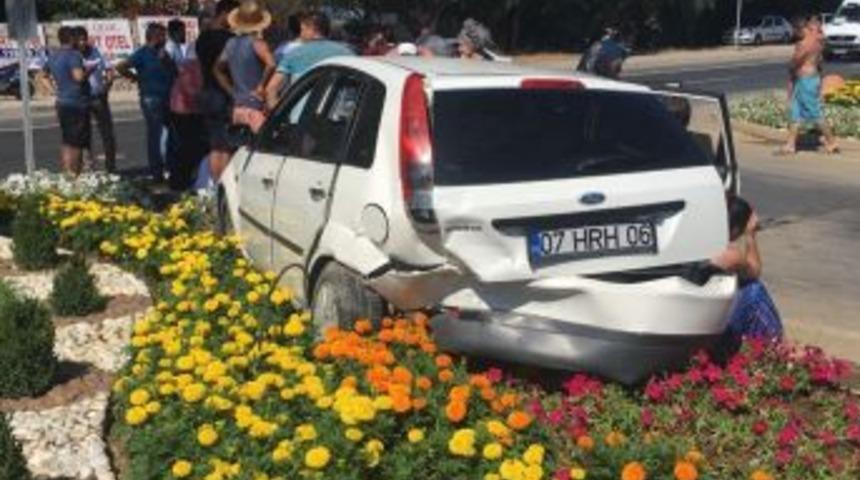 Kaza Yapan Ara&ccedil;taki &Ccedil;ocuklar Korkudan Aşağı İnemedi