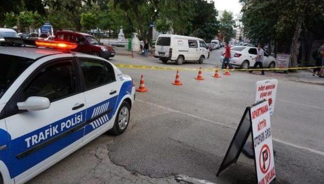 Cadde Ortasında Silahlı Kavga: 2 Yaralı