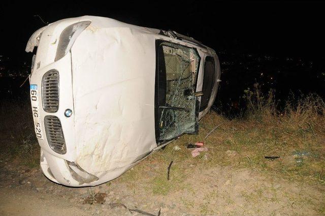 Otomobil U&ccedil;uruma Yuvarlandı: 3 Yaralı 1