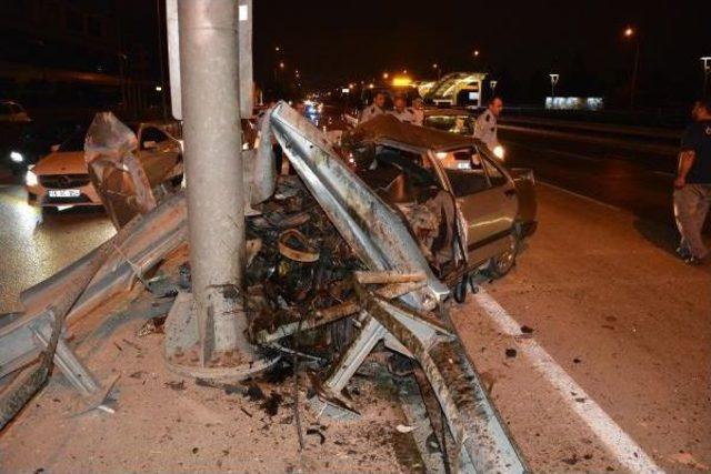 Bursa'da Kontrolden Çıkan Araç Bariyerlere Çarptı: 1 Ölü