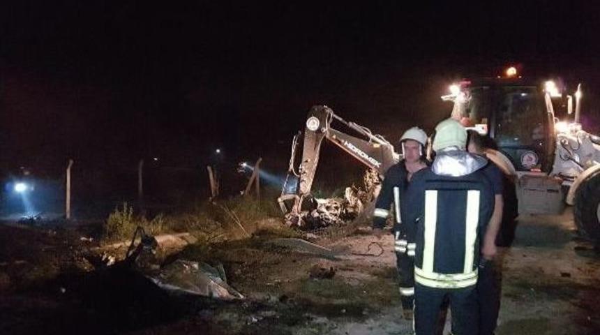 Tır'la &Ccedil;arpışan Tanker Patladı: 3 &Ouml;l&uuml;, 1 Kayıp, 10 Yaralı - Yeniden