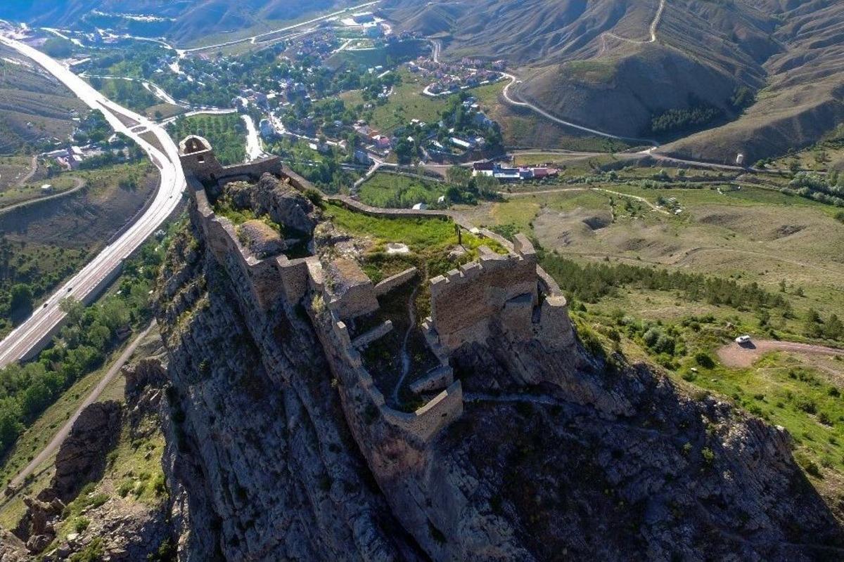 Ke&ccedil;ikale İhtişamıyla G&ouml;z Kamaştırıyor