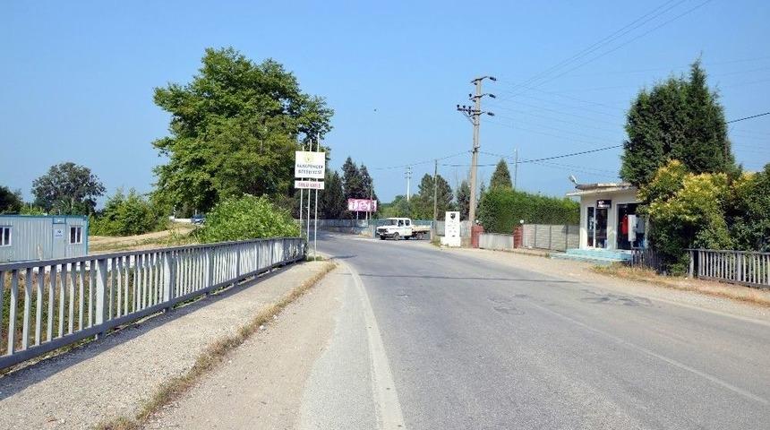 İlçe Çıkışındaki Tabelada Gülümseten Yazım Hatası