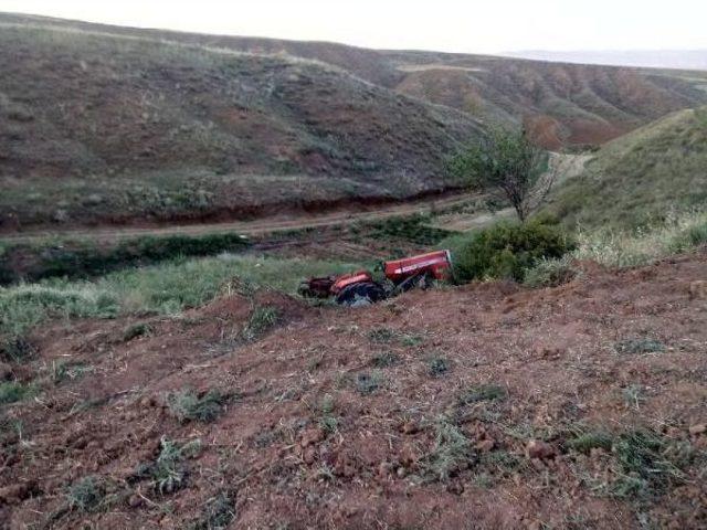 Traktör Devrildi: Dede- Torun Nuri Üstüner Öldü