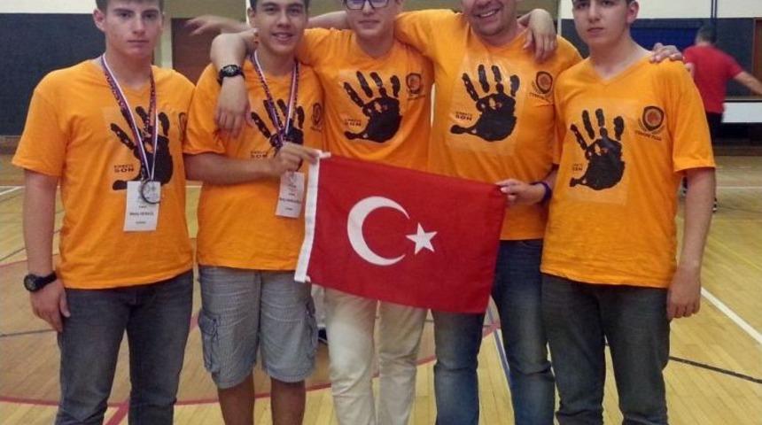 Balkan Coğrafya Olimpiyatları&rsquo;nda İki G&uuml;m&uuml;ş Madalya