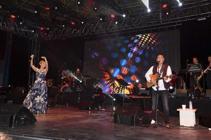 Muhteşem Konserle 90’lara Yolculuk G2