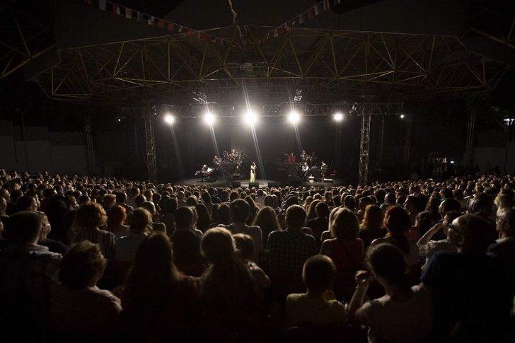 Muhteşem Konserle 90’lara Yolculuk G3