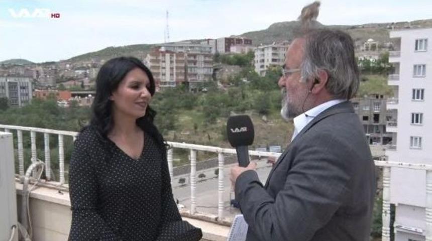 Canlı Yayında Muhabirin Başına Kuş Kondu