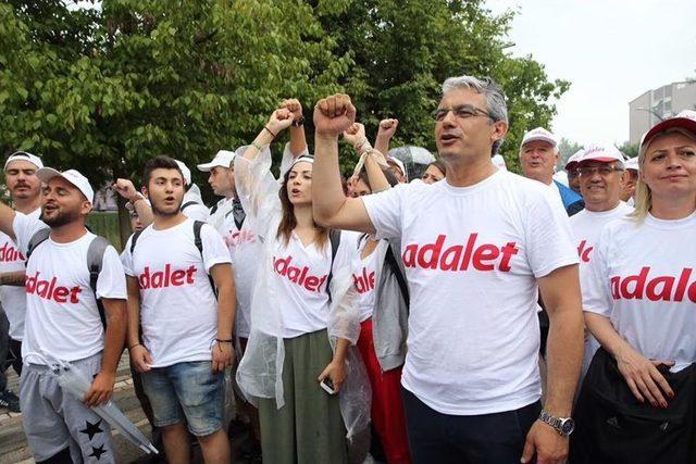 Kılıçdaroğlu’na İzmir’in Dağlarından Papatya Götürdüler