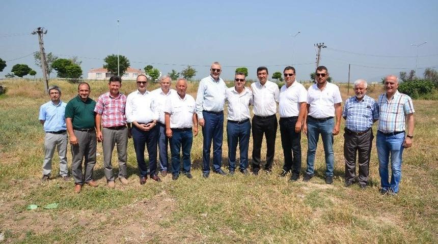 Karacabey Belediyesi Ziraat Odası&rsquo;na Tapuyu Verdi