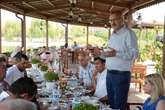 Karacabey Belediyesi Ziraat Odası’na Tapuyu Verdi