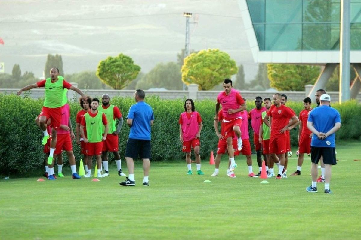 Kayserispor, Sabri Ve Asamoah İ&ccedil;in Cuma G&uuml;n&uuml;n&uuml; Bekliyor