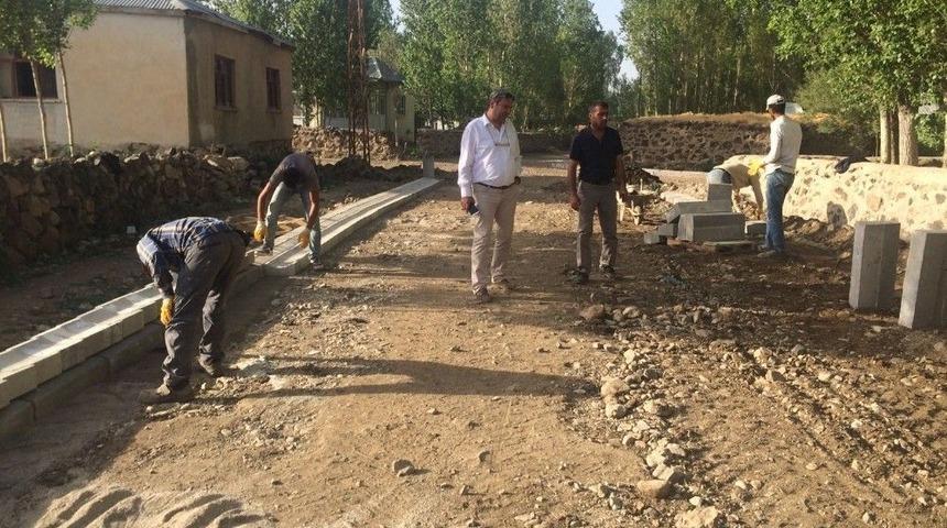 Çaldıran Belediyesinden Yol Yapım Çalışması