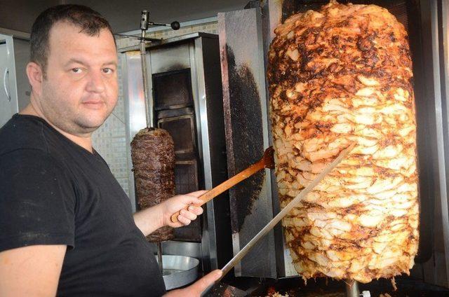 Döner Başında Günde 10 Litre Su İçiyor