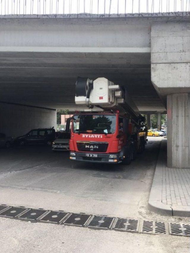 Büyükşehir Belediyesi, İtfaiye Araçlarıyla Köprü Altı Geçiş Testi Yaptı