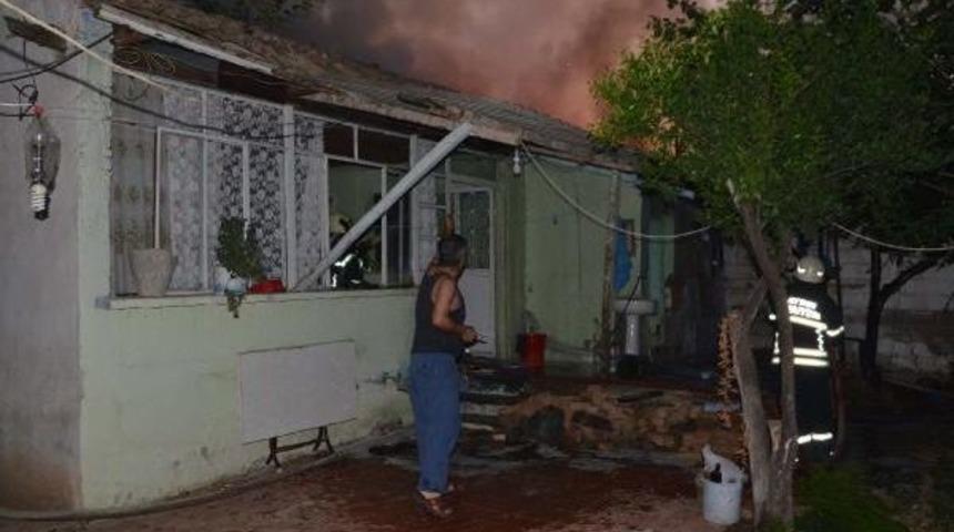 Nazilli'de 3 Ev Yandı