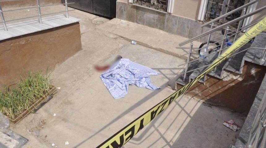 2 Yaşındaki Suriye Uyruklu Bebek 4. Kattan Düşerek Öldü