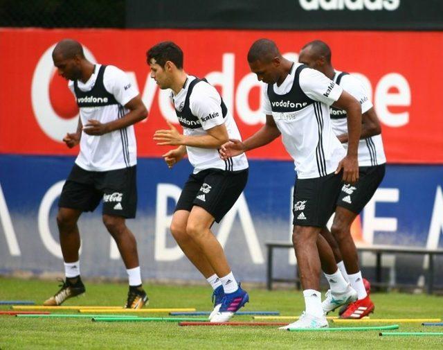 Beşiktaş, Hazırlıklarını S&uuml;rd&uuml;rd&uuml; 1