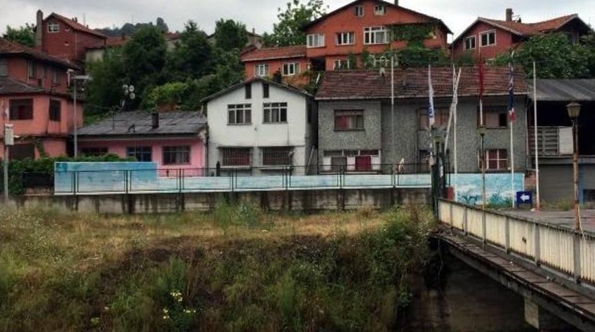 Zonguldak'ta Temizlik Konusunda Yetersiz Bulunan Genelev Kapatıldı