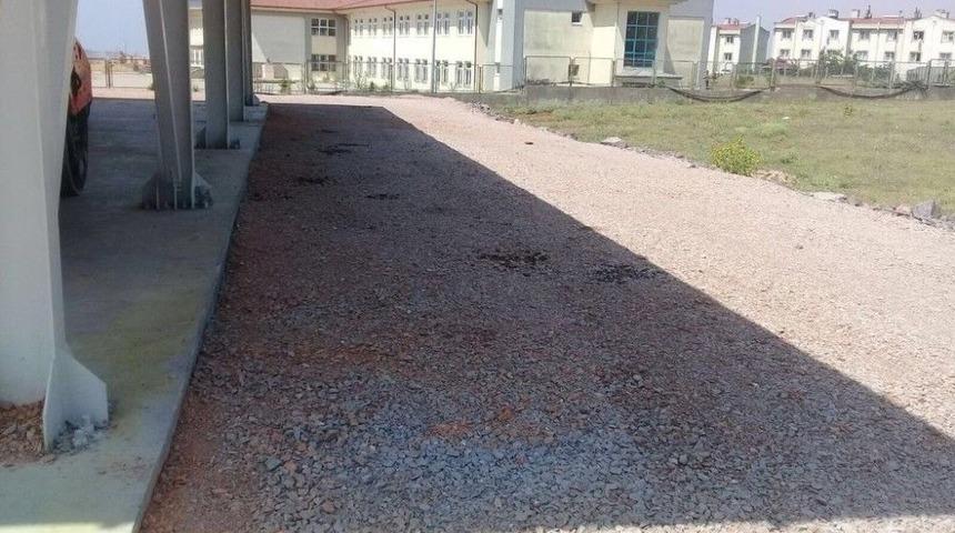 Kapalı Pazar Alanı Bir G&uuml;nde Asfaltlandı