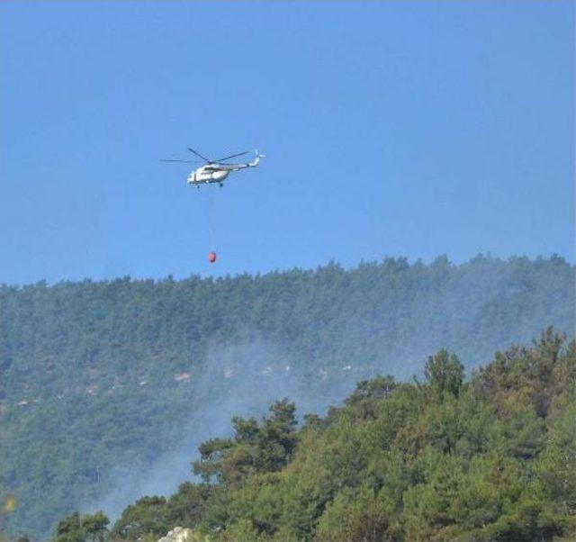 Denizli deki Orman Yangında S&ouml;nd&uuml;rme &Ccedil;alışmaları S&uuml;r&uuml;yor 1