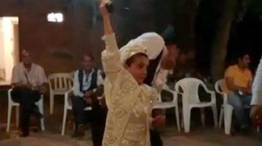 S&uuml;nnet &Ccedil;ocuğuna Silahla Ateş Ettirdiler