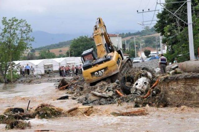 Çınarcık'ta Yağış Su Baskınına Neden Oldu (2)