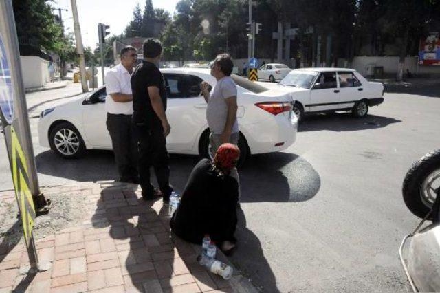 Kazada Yaralanan Eşini Taksiyle Eve G&ouml;ndermek Istedi 2