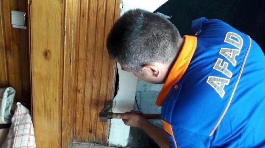 Bacada Mahsur Kalan Yavru Baykuşlar Kurtarıldı