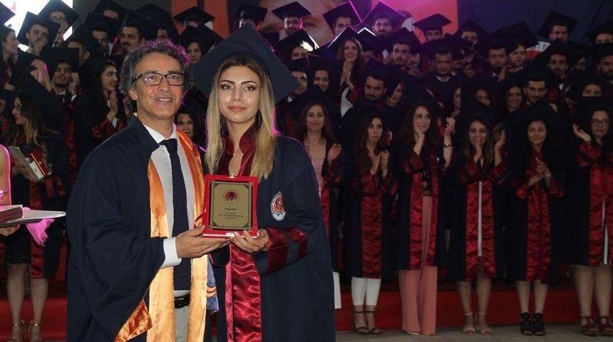 Me&uuml;&rsquo;de Gen&ccedil; Hekimler Meslek Hayatlarına Uğurlandı