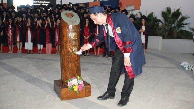 Meü’de Genç Hekimler Meslek Hayatlarına Uğurlandı