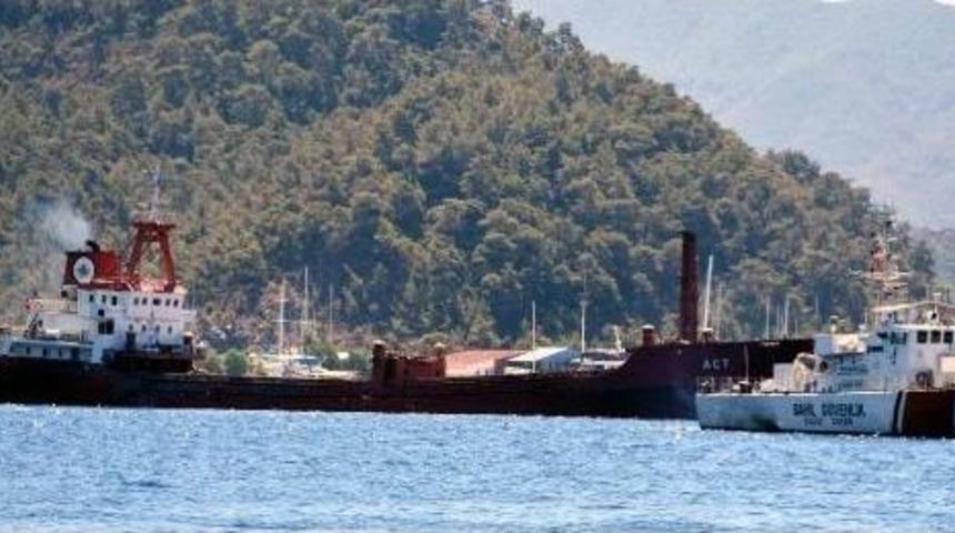 Yunanlıların Ateş A&ccedil;tığı Kuru Y&uuml;k Gemisi Marmaris'ten Ayrıldı