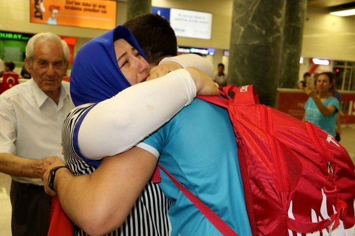 Avrupa Şampiyonu Mert Şişmanlar, Davul Zurnalarla Karşılandı G2