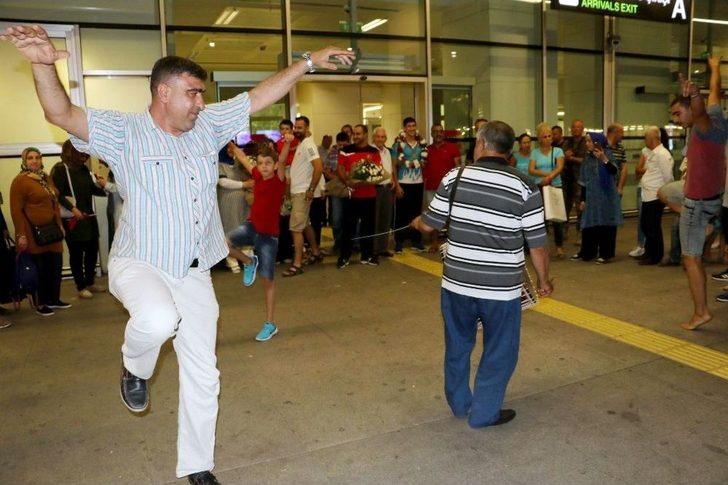 Avrupa Şampiyonu Mert Şişmanlar, Davul Zurnalarla Karşılandı G3