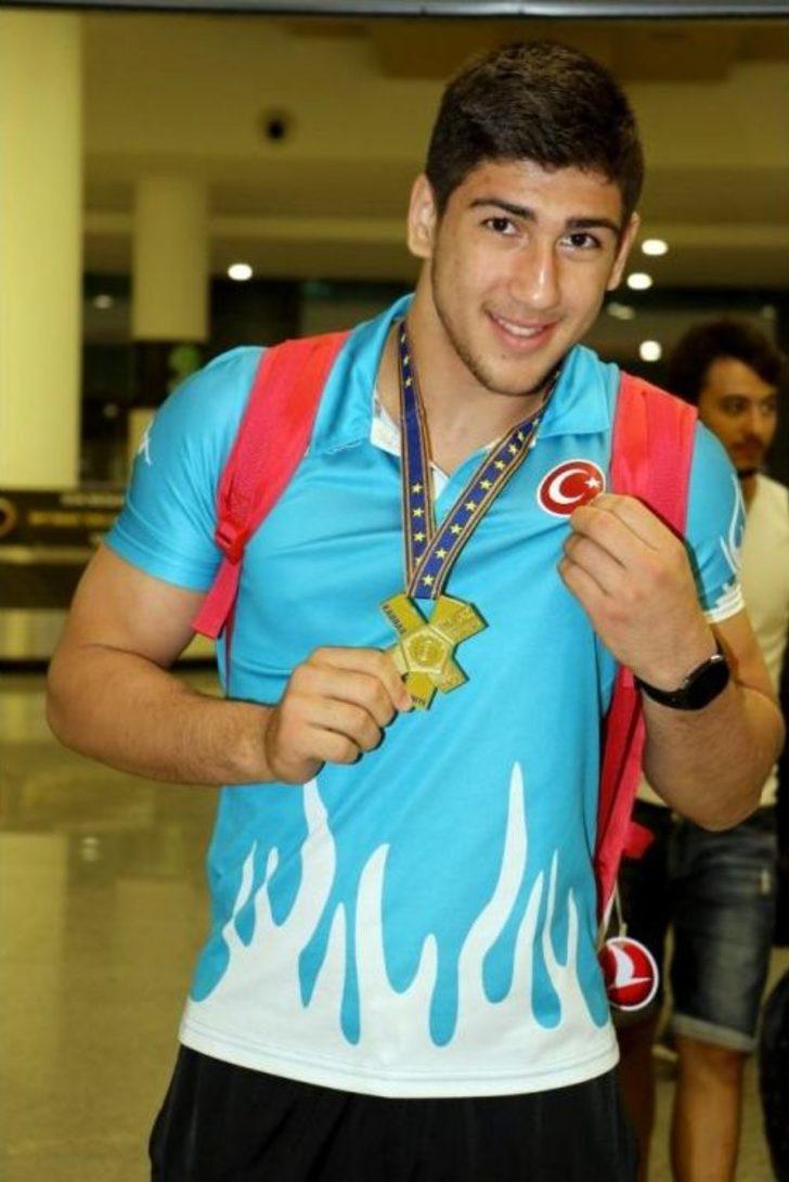 Avrupa Şampiyonu Mert Şişmanlar, Davul Zurnalarla Karşılandı G5