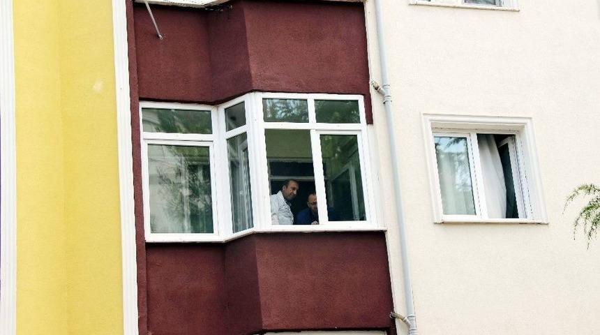 Bunalıma Giren Gen&ccedil; Kız 2. Kattan Kendini Boşluğa Bıraktı