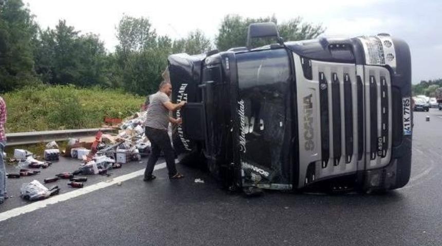 S&uuml;r&uuml;c&uuml;s&uuml;n&uuml;n Uyuduğu Ihbarı Yapılan Tır Devrildi