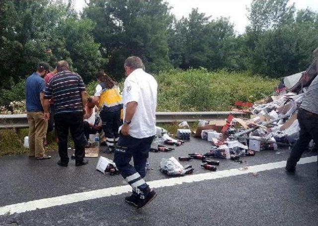 Sürücüsünün Uyuduğu Ihbarı Yapılan Tır Devrildi