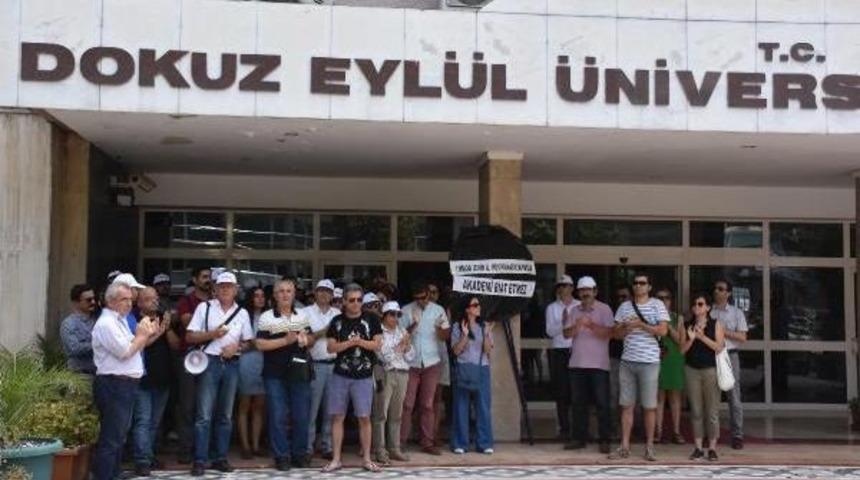 De&uuml; Kapısına Siyah &Ccedil;elenk