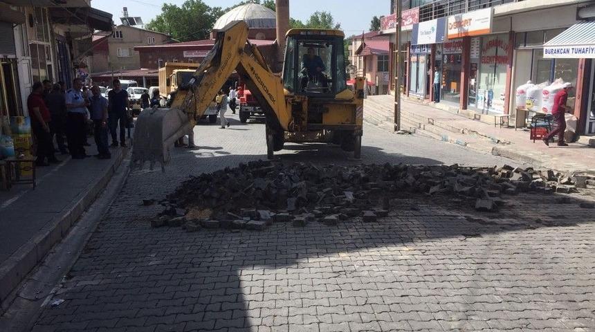 Adilcevaz&rsquo;da Yol Yapım &Ccedil;alışması