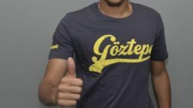 Axel Ngando İmzayı Attı