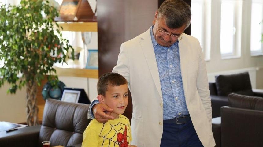 K&uuml;&ccedil;&uuml;k Arda Niğde Belediyesi&rsquo;nin Yardımıyla Sağlığına Kavuştu