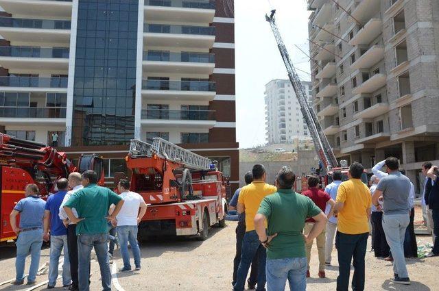 12 Katlı Binanın Yanan Çatısı Korku Dolu Anlar Yaşattı