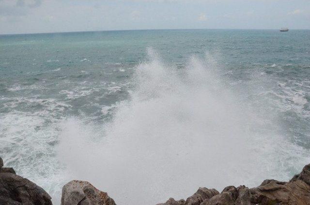 Karadeniz’de Şiddetli Fırtına