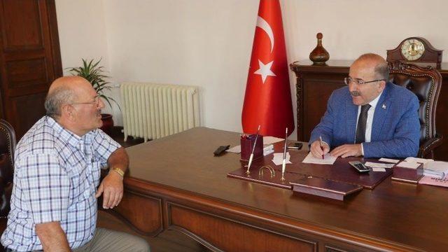 Başkan Gümrükçüoğlu Tarihi Binada İlk Kabulünü Vatandaşlara Yaptı