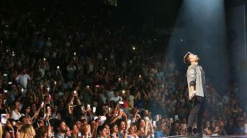 Tarkan Konserlerine Canlı Bağlantı