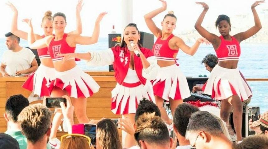 Hadise: &ldquo;2 G&uuml;n Boyunca Uyumadım, Ağladım"